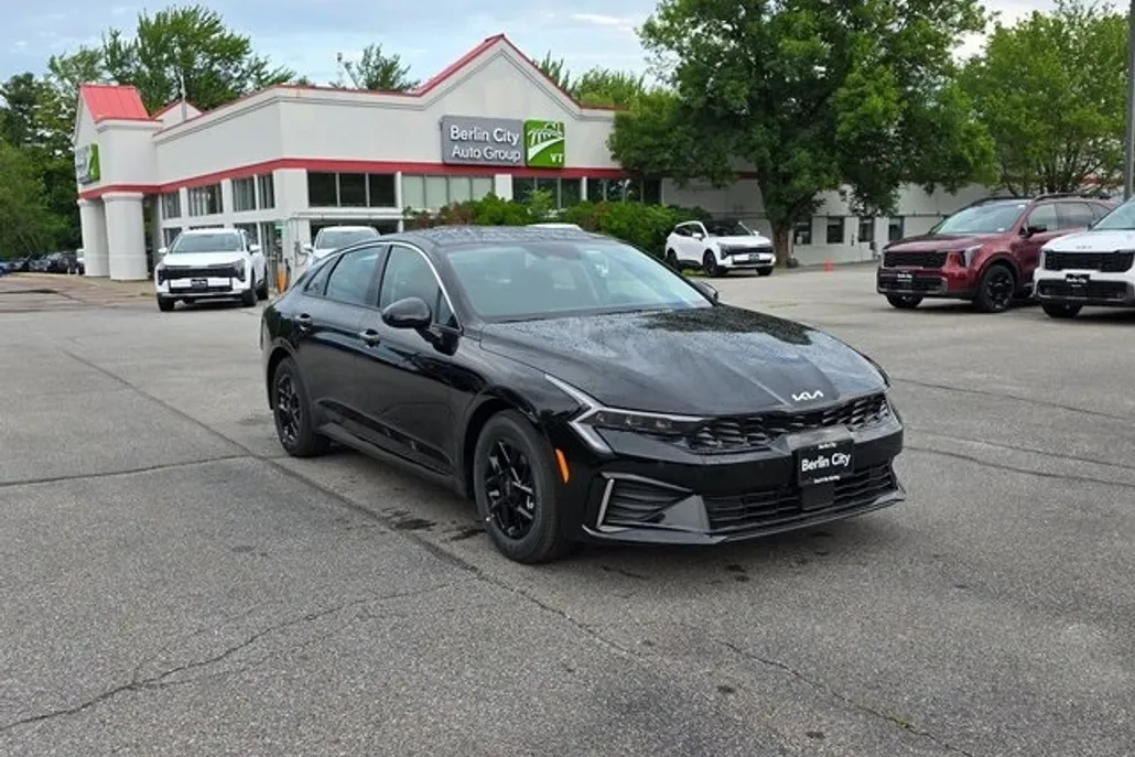 2025 Kia K5 LXS photo 1