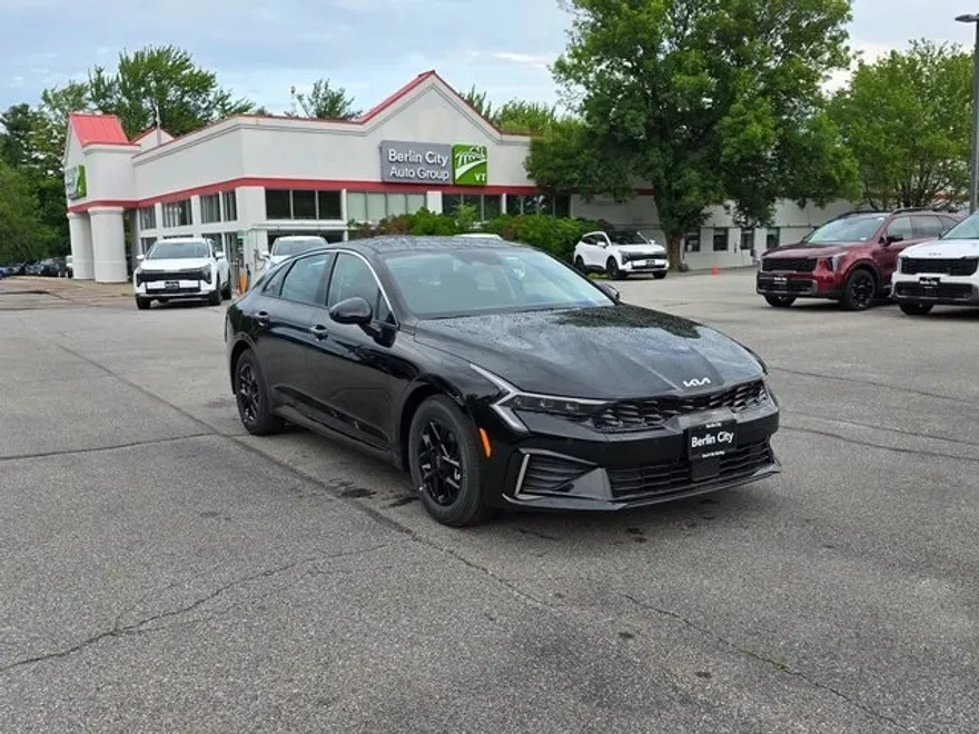2025 Kia K5 LXS photo 1