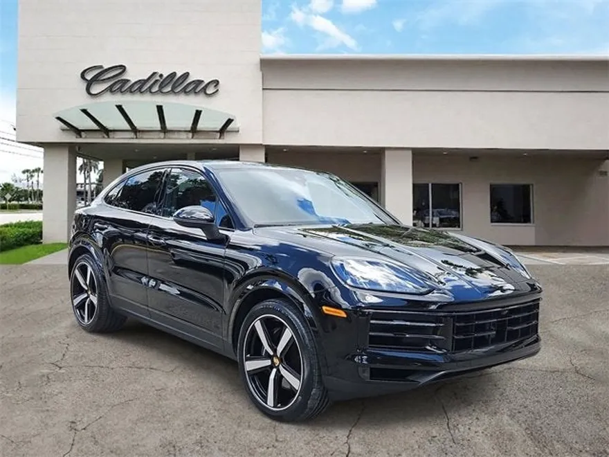 2024 Porsche Cayenne Base photo 6