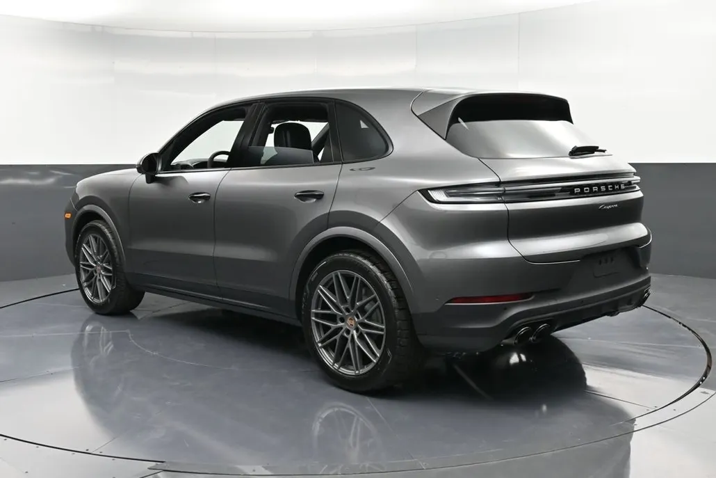 2025 Porsche Cayenne photo 1