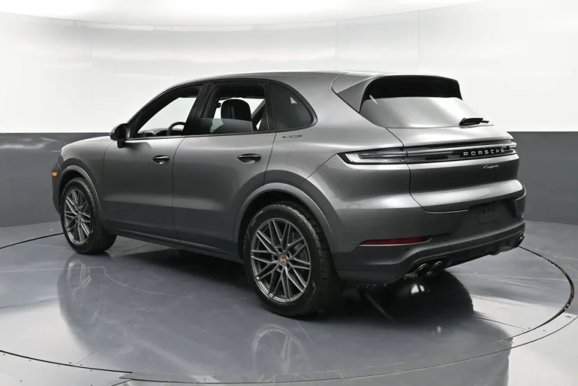 2025 Porsche Cayenne photo 1