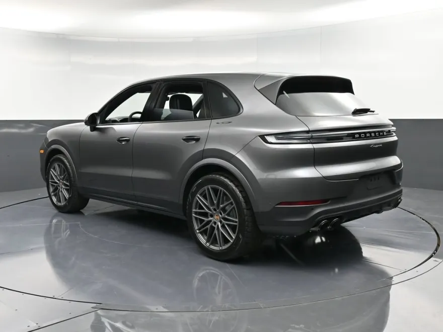 2025 Porsche Cayenne photo 1