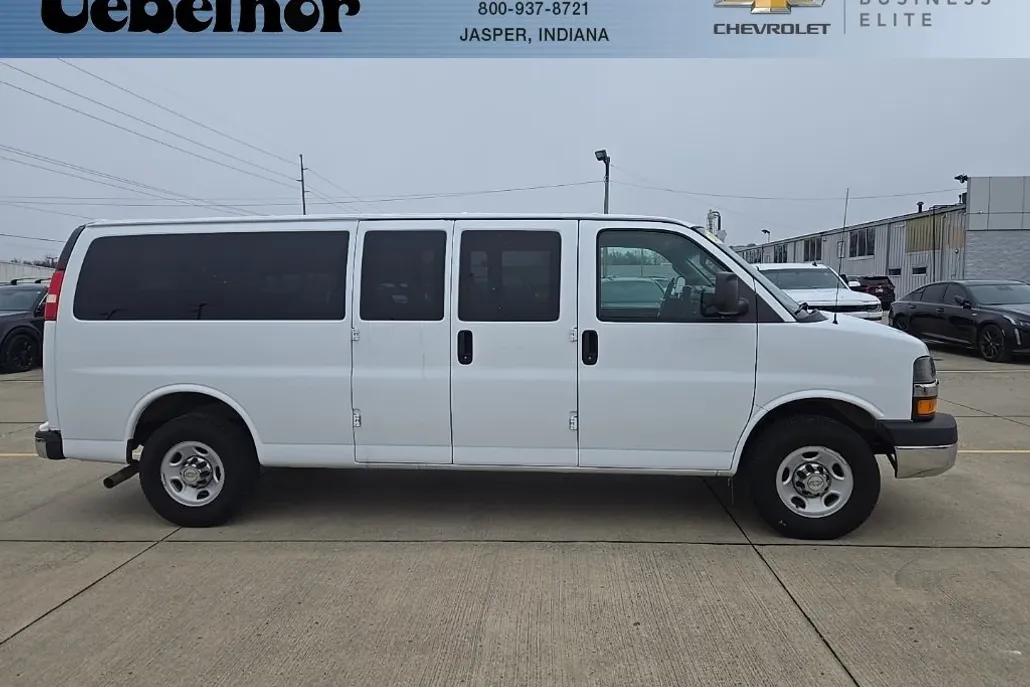 2016 Chevrolet Express 3500 LT Passenger Van photo 1