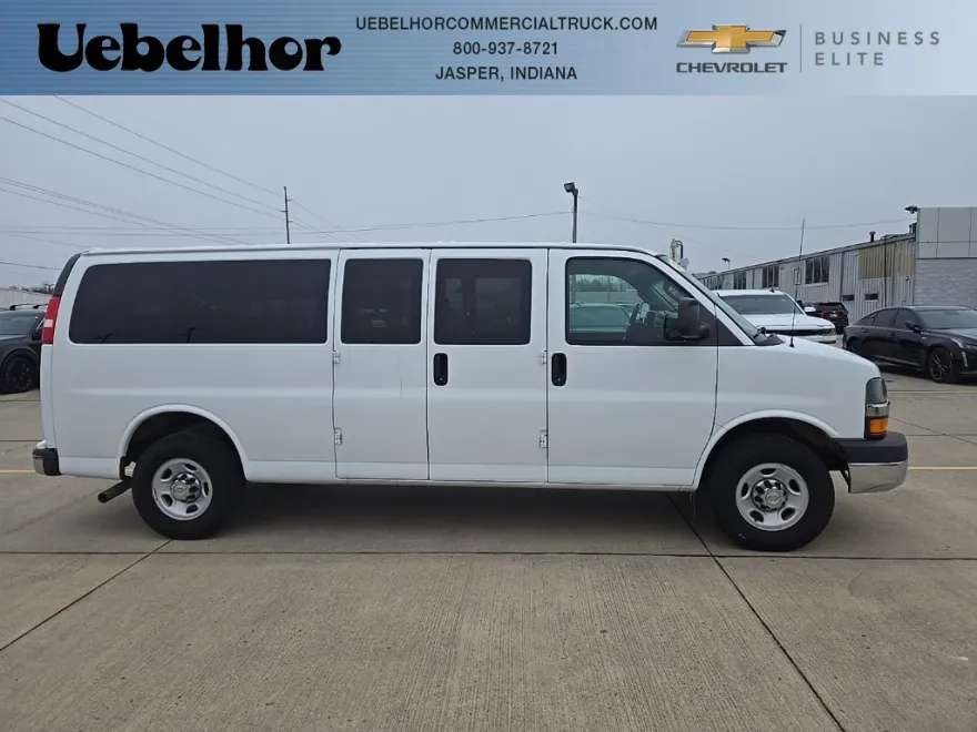 2016 Chevrolet Express 3500 LT Passenger Van photo 1