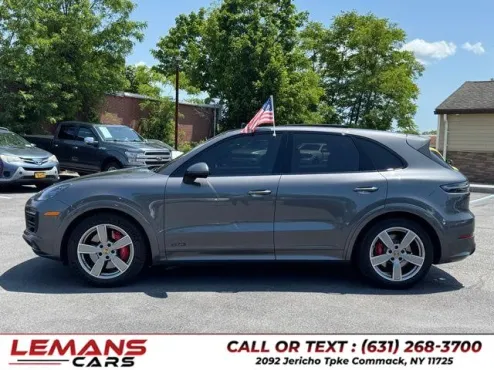2021 Porsche Cayenne GTS photo 4