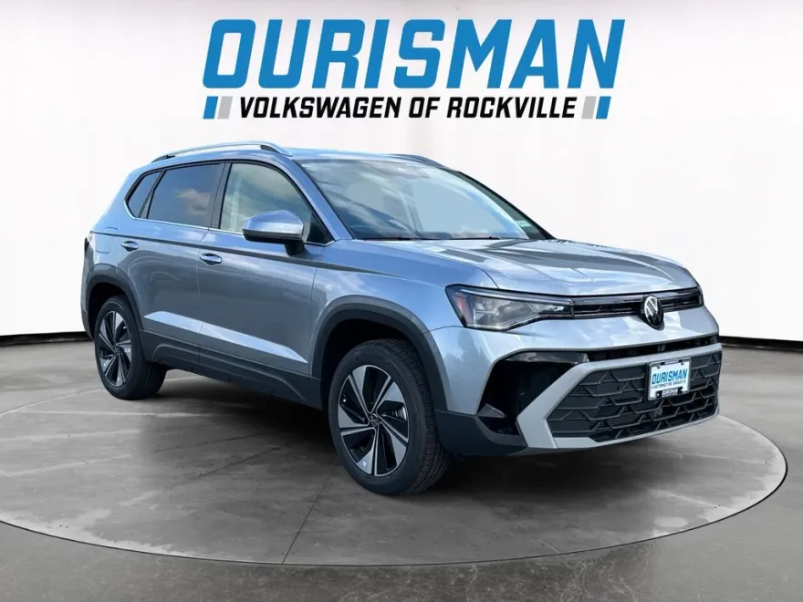 2025 Volkswagen Taos SE photo 1