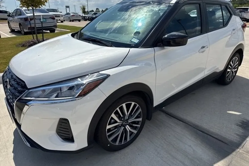 2023 Nissan Kicks SV photo 1