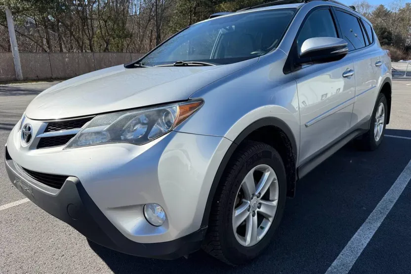 2013 Toyota RAV4 XLE photo 1