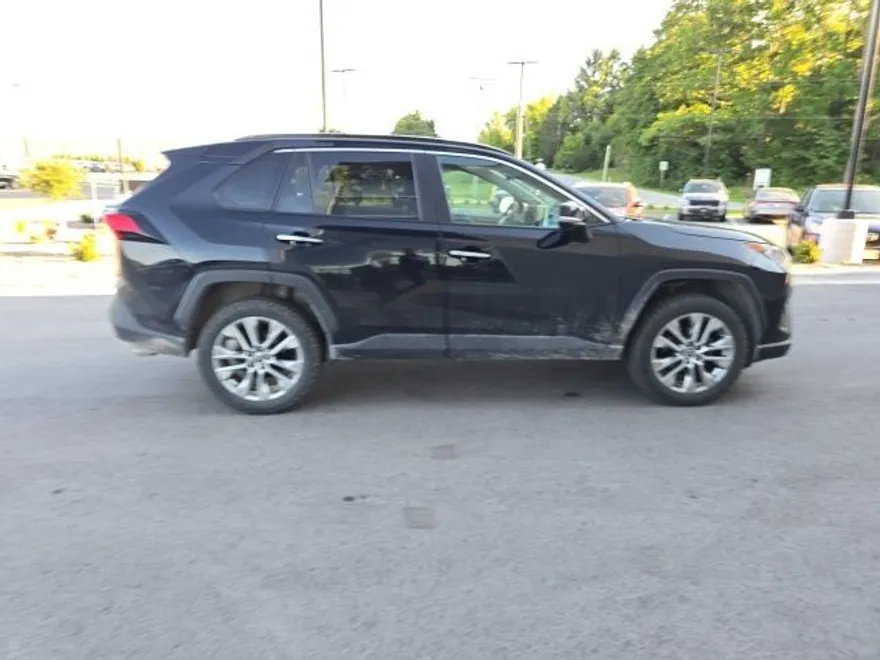 2021 Toyota RAV4 Limited photo 1