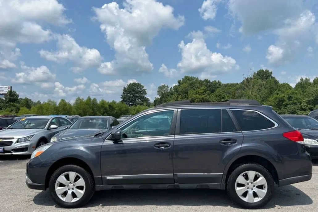 2011 Subaru Outback 2.5i Premium photo 1