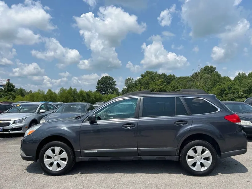 2011 Subaru Outback 2.5i Premium photo 1