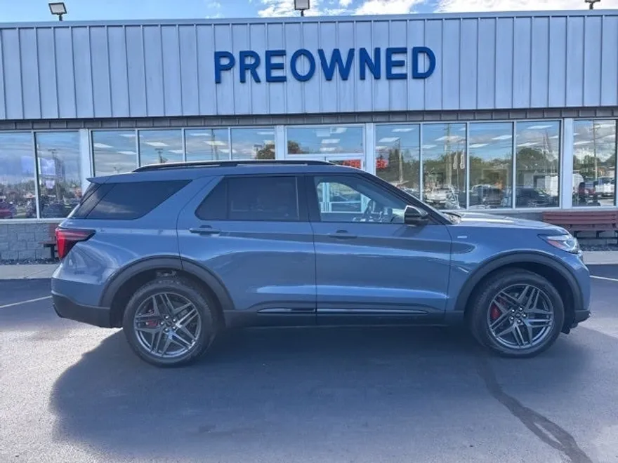 2025 Ford Explorer ST-Line photo 1