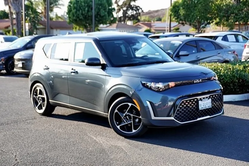2023 Kia Soul EX photo 1