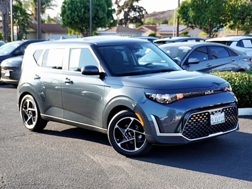 2023 Kia Soul EX photo 1