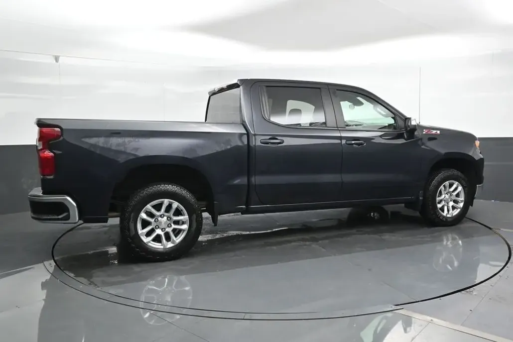 2022 Chevrolet Silverado 1500 LT1 photo 1