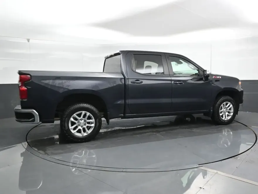 2022 Chevrolet Silverado 1500 LT1 photo 1