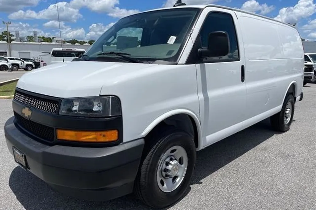 2025 Chevrolet Express Cargo 2500 photo 1