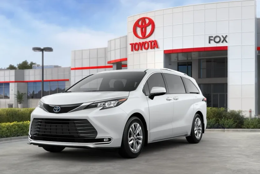 2025 Toyota Sienna Limited photo 1
