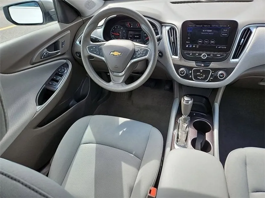 2019 Chevrolet Malibu LS photo 1