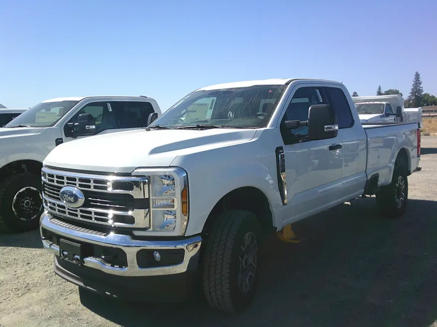 2025 Ford F-350 XLT photo 1