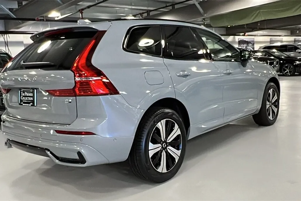2025 Volvo XC60 Hybrid T8 Plus photo 1