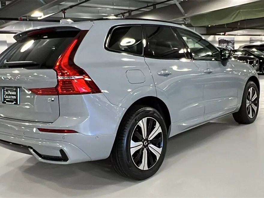 2025 Volvo XC60 Hybrid T8 Plus photo 1