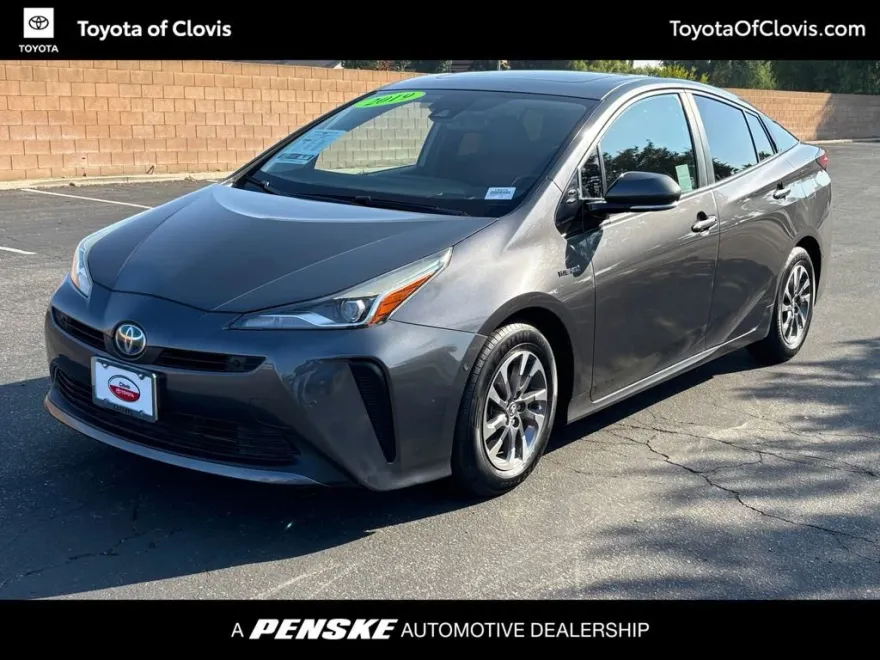 2019 Toyota Prius Limited photo 1
