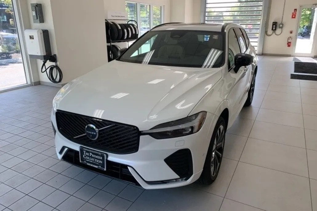 2026 Volvo XC60 B5 Plus photo 1