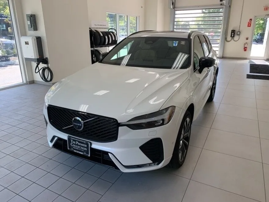 2026 Volvo XC60 B5 Plus photo 1