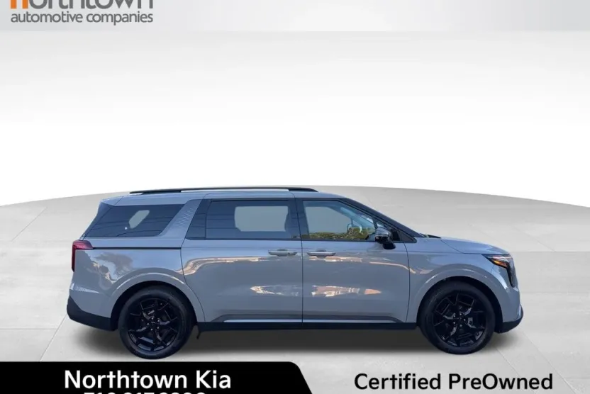 2025 Kia Carnival SX photo 1