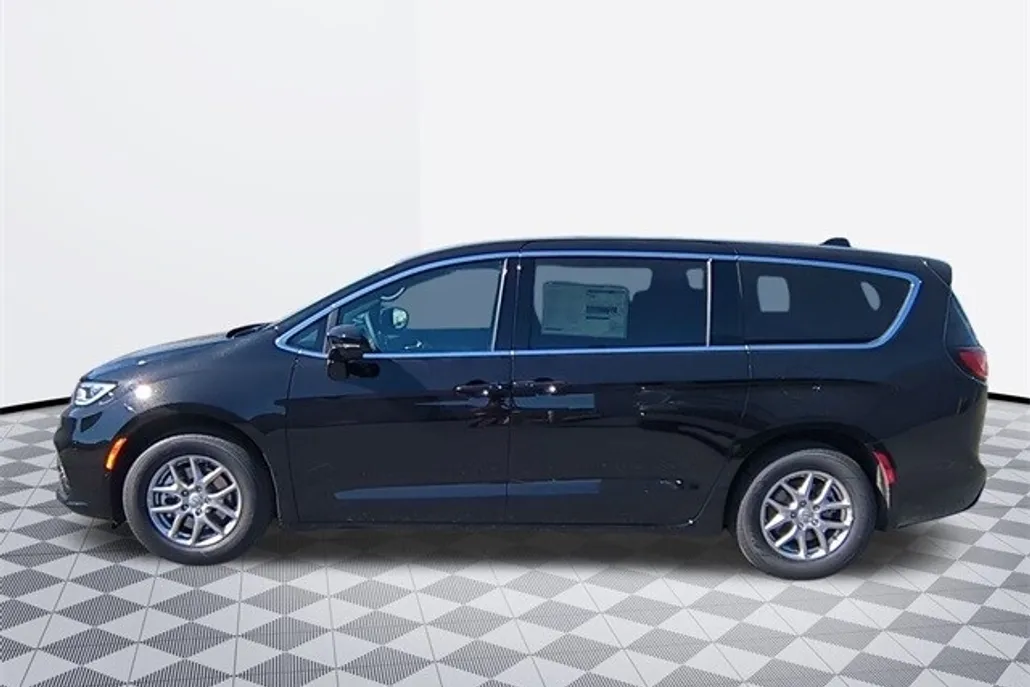 2026 Chrysler Pacifica photo 1