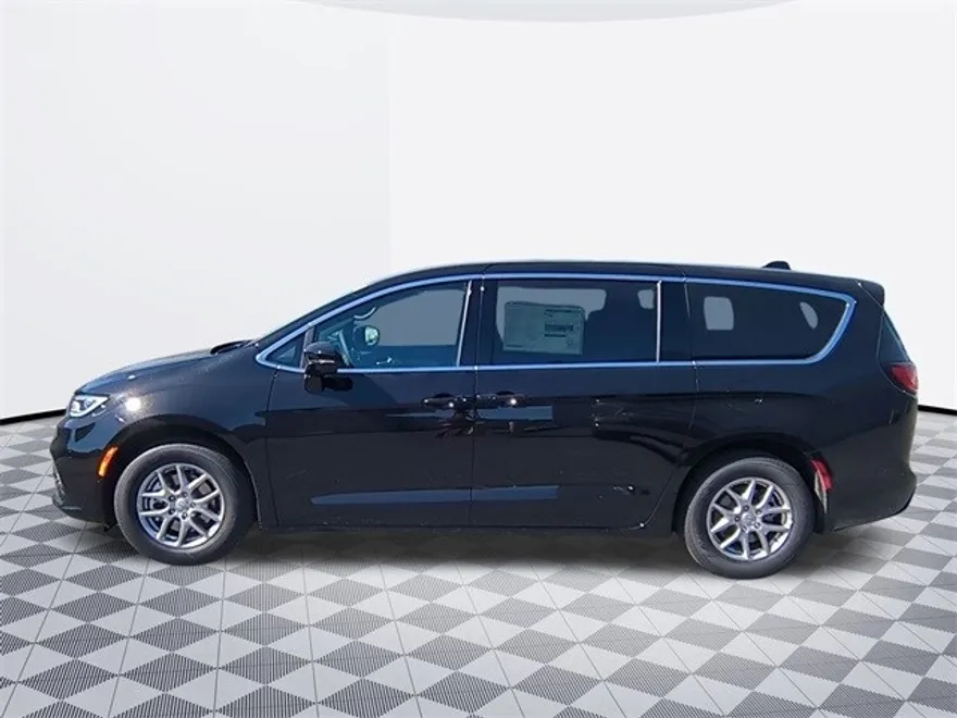 2026 Chrysler Pacifica photo 1