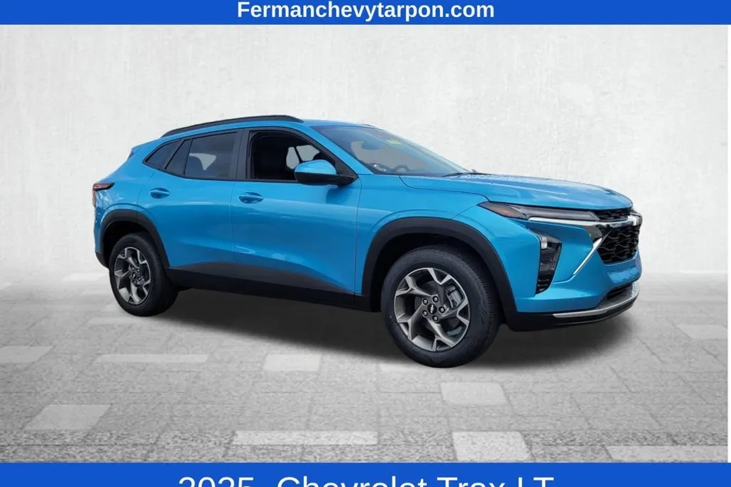 2025 Chevrolet Trax LT photo 1