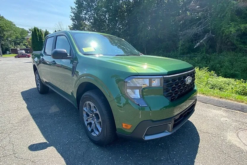 2025 Ford Maverick XLT photo 1
