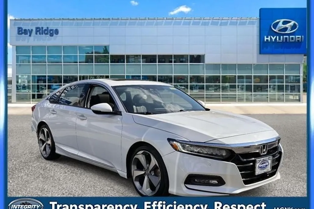 2019 Honda Accord Touring 2.0T photo 1
