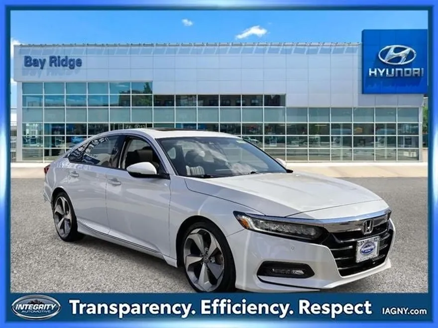 2019 Honda Accord Touring 2.0T photo 1
