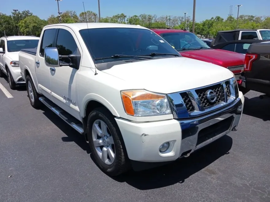 2013 Nissan Titan SL photo 2