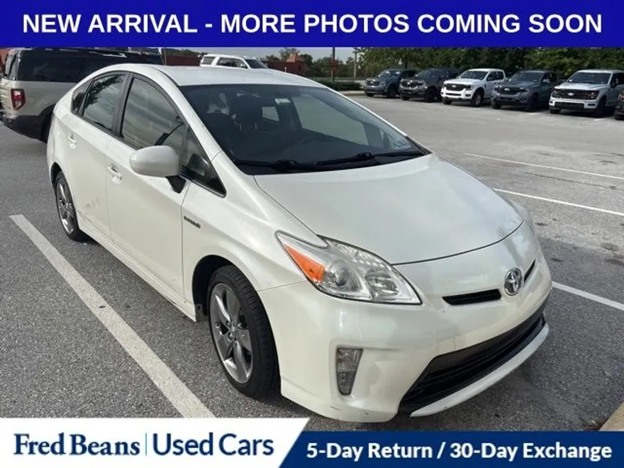 2013 Toyota Prius One photo 1