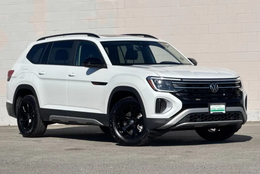 2024 Volkswagen Atlas Peak Edition SEL photo 1