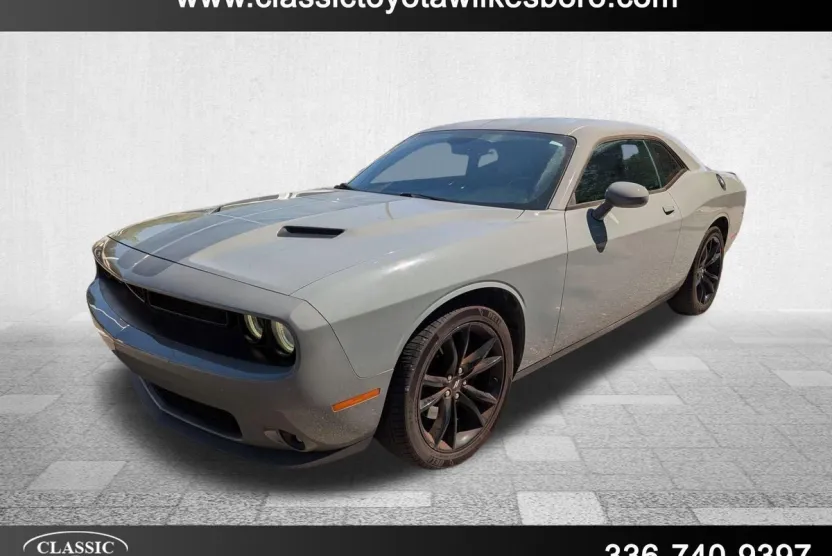 2017 Dodge Challenger SXT Plus photo 1