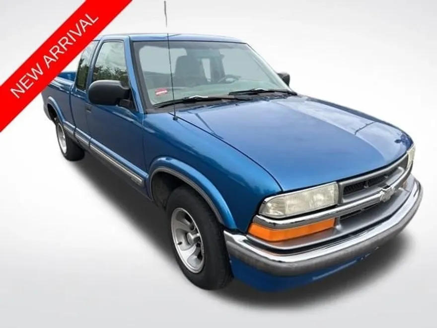 2001 Chevrolet S-10 Pickup photo 1