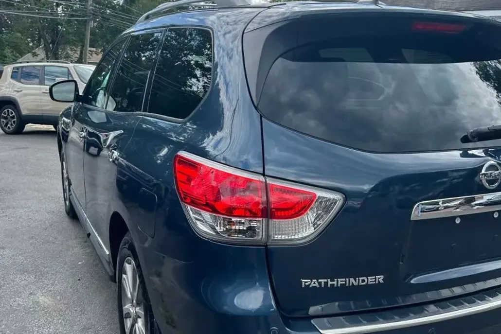 2014 Nissan Pathfinder SL photo 1