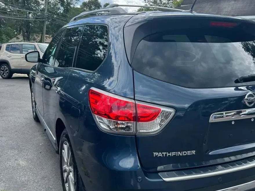 2014 Nissan Pathfinder SL photo 1