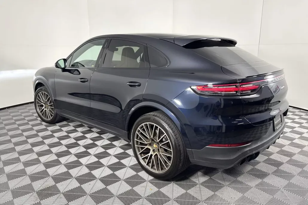 2023 Porsche Cayenne Platinum Edition photo 1