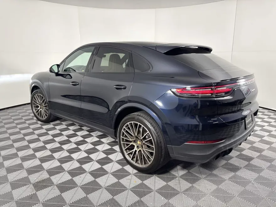 2023 Porsche Cayenne Platinum Edition photo 1