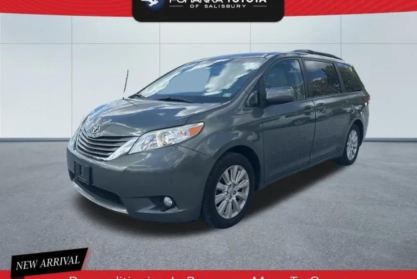 2014 Toyota Sienna XLE photo 1