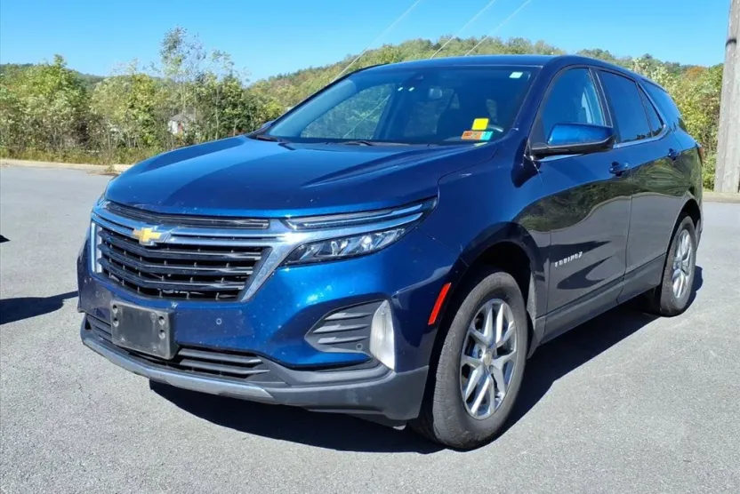 2022 Chevrolet Equinox LT photo 1