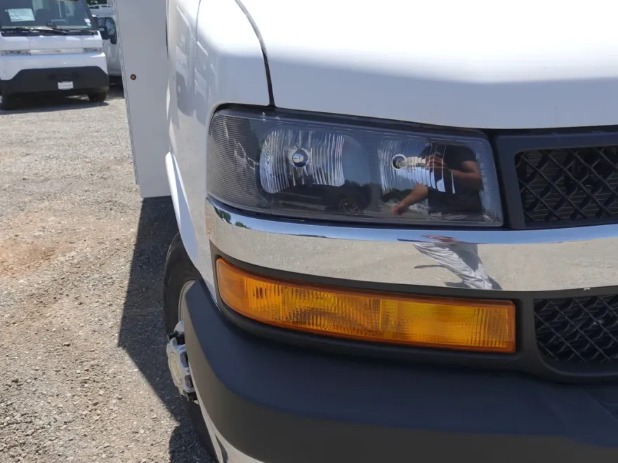 2024 Chevrolet Express Cutaway 3500 photo 1