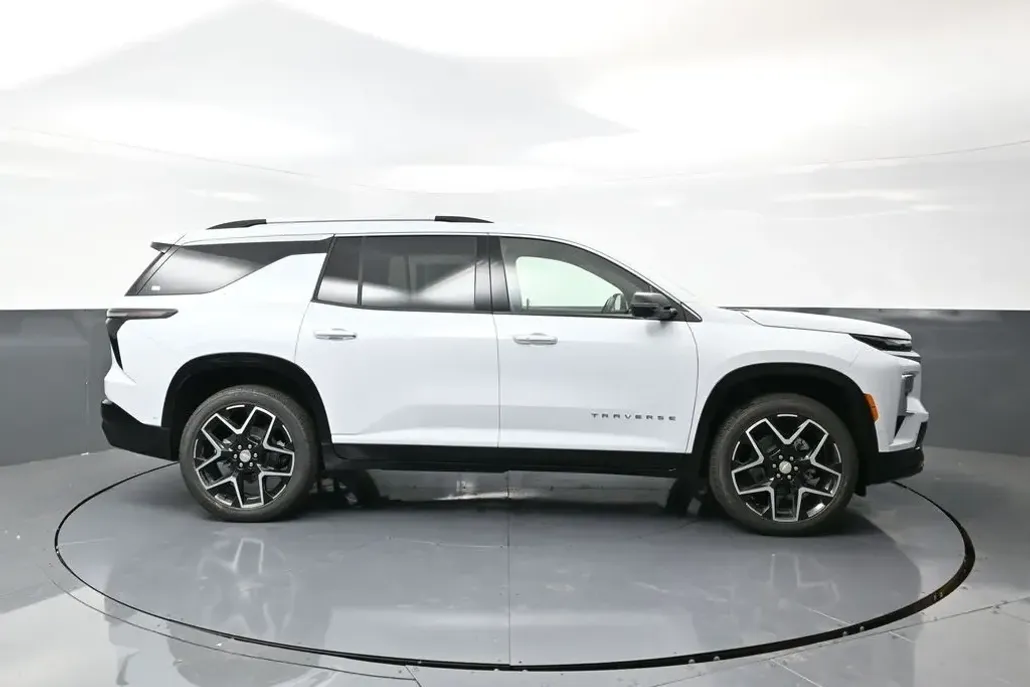 2026 Chevrolet Traverse High Country photo 1