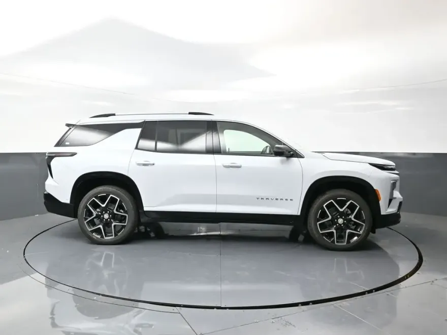 2026 Chevrolet Traverse High Country photo 1